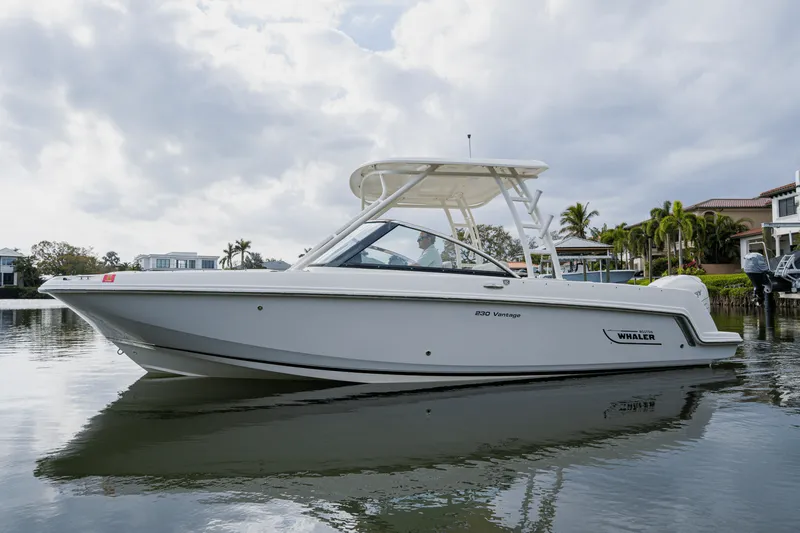 Slide: The Image of Boston Whaler 230 VANTAGE 2018 - 3