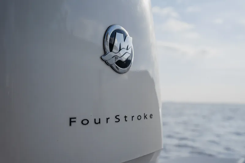 Slide: The Image of Boston Whaler 230 VANTAGE 2018 - 31