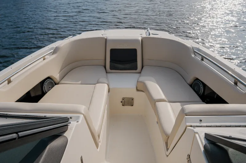 Slide: The Image of Boston Whaler 230 VANTAGE 2018 - 36