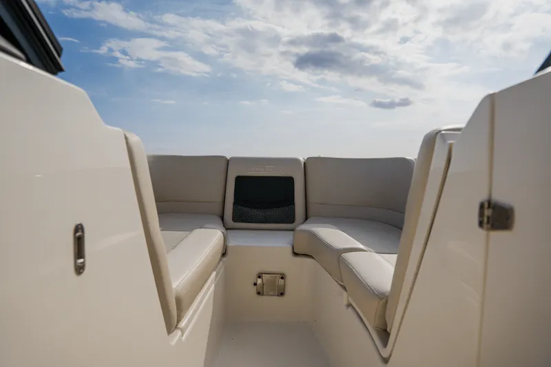 Slide: The Image of Boston Whaler 230 VANTAGE 2018 - 39