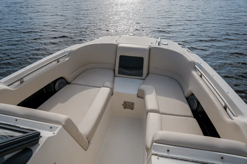 Slide: The Image of Boston Whaler 230 VANTAGE 2018 - 40