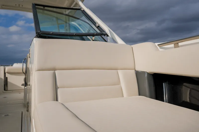 Slide: The Image of Boston Whaler 230 VANTAGE 2018 - 45