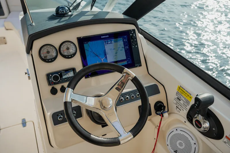 Slide: The Image of Boston Whaler 230 VANTAGE 2018 - 52