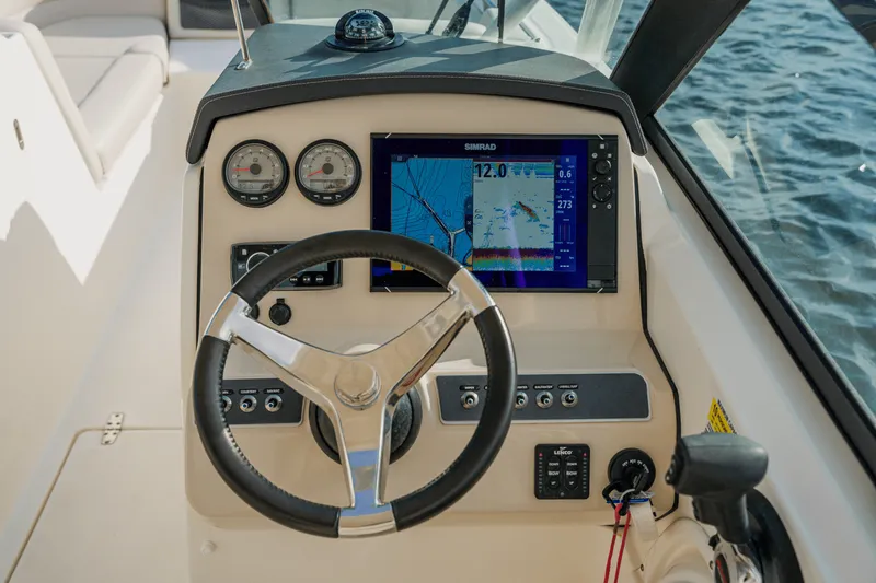 Slide: The Image of Boston Whaler 230 VANTAGE 2018 - 54