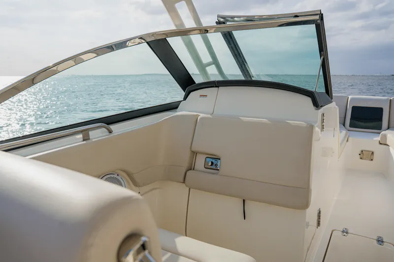Slide: The Image of Boston Whaler 230 VANTAGE 2018 - 58