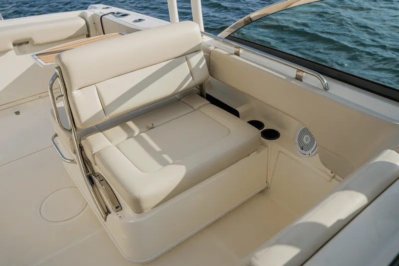 Slide: The Image of Boston Whaler 230 VANTAGE 2018 - 59
