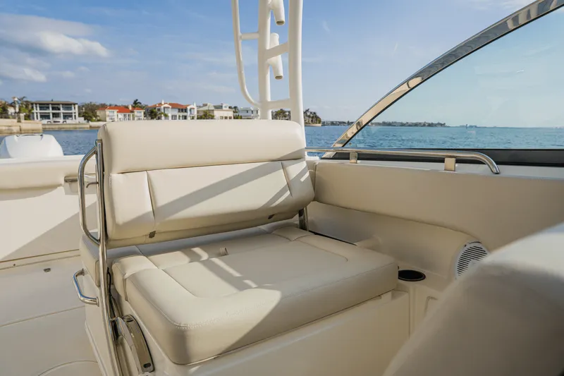 Slide: The Image of Boston Whaler 230 VANTAGE 2018 - 60