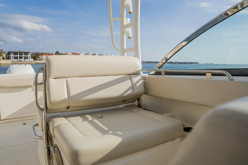 Slide: The Image of Boston Whaler 230 VANTAGE 2018 - 61