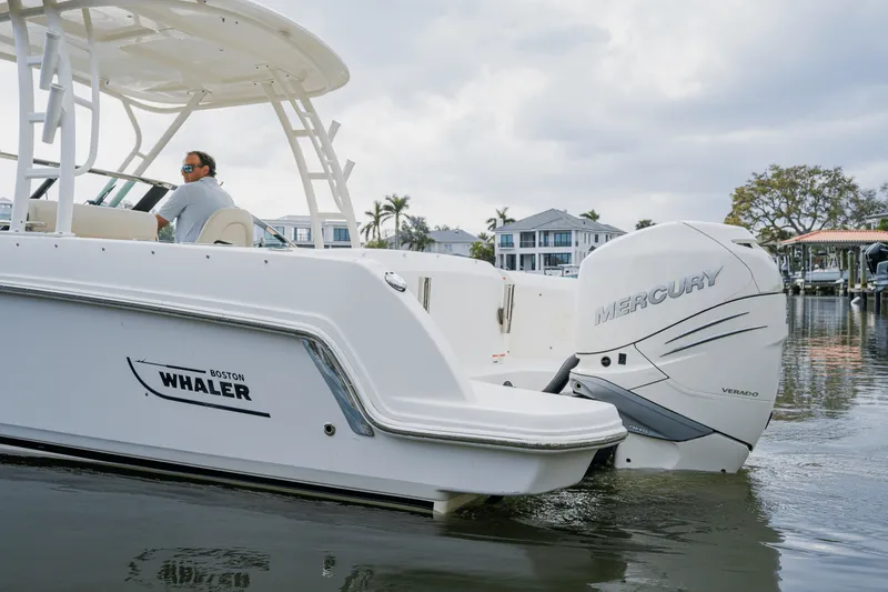Slide: The Image of Boston Whaler 230 VANTAGE 2018 - 7