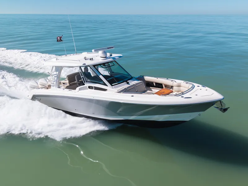 Slide: The Image of Boston Whaler 350 REALM 2021 - 36