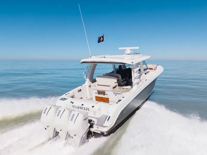 Slide: The Image of Boston Whaler 350 REALM 2021 - 38