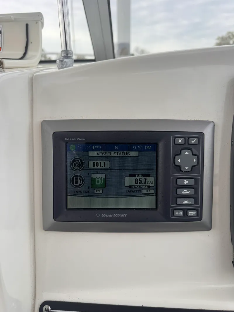 Slide: The Image of Boston Whaler 235 CONQUEST 2012 - 17