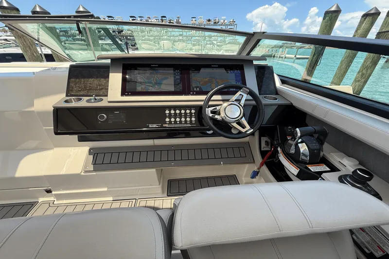 Slide: The Image of Sea Ray 400 SLX OB 2020 - 21