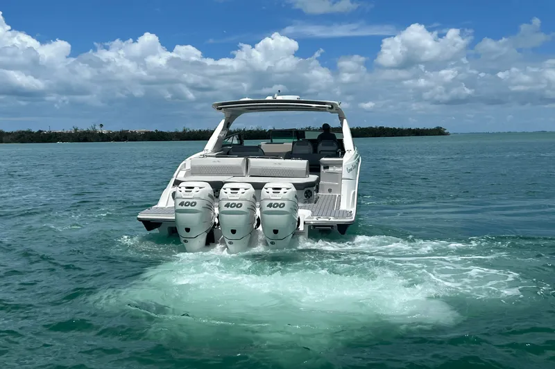 Slide: The Image of Sea Ray 400 SLX OB 2020 - 4