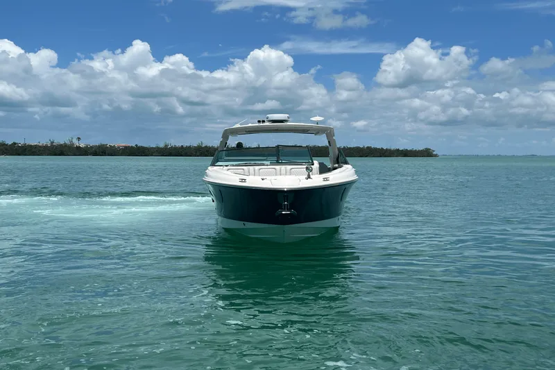 Slide: The Image of Sea Ray 400 SLX OB 2020 - 8