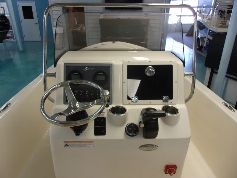 Slide: The Image of Scout Sportfish 175 2025 - 7