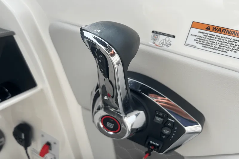 Slide: The Image of Sea Ray 290 SDX 2023 - 7