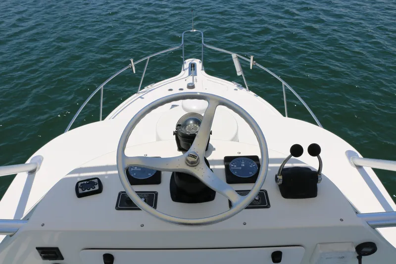 Slide: The Image of Pursuit 3000 Offshore 2001 - 4