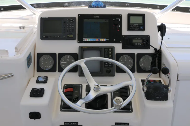 Slide: The Image of Pursuit 3000 Offshore 2001 - 7