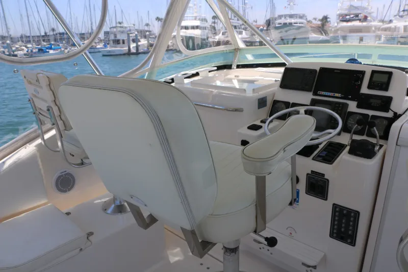 Slide: The Image of Pursuit 3000 Offshore 2001 - 8