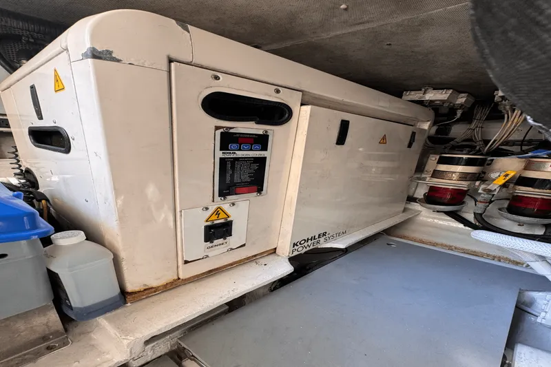 Slide: The Image of Azimut 50 FLYBRIDGE 2007 - 17