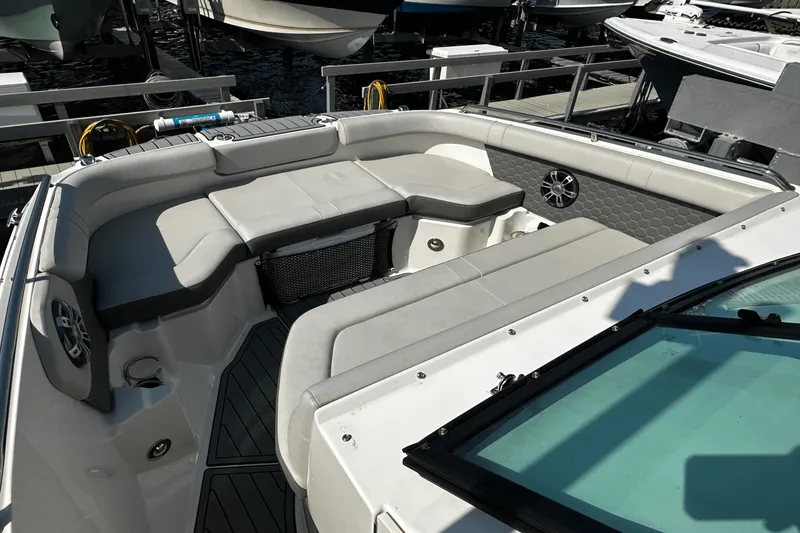 Slide: The Image of Sea Ray 250 SDX-OB 2023 - 23