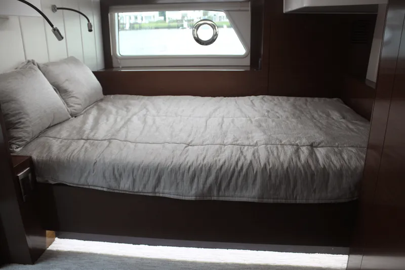 Slide: The Image of Ocean Alexander 45 DIVERGENCE COUPE 2021 - 16