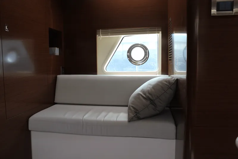 Slide: The Image of Ocean Alexander 45 DIVERGENCE COUPE 2021 - 32