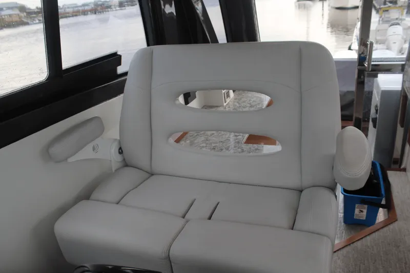 Slide: The Image of Ocean Alexander 45 DIVERGENCE COUPE 2021 - 6