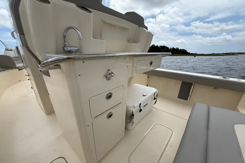 Slide: The Image of Scout 260 LXF 2025 - 10