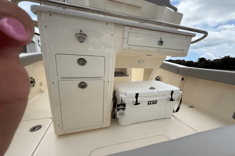 Slide: The Image of Scout 260 LXF 2025 - 11