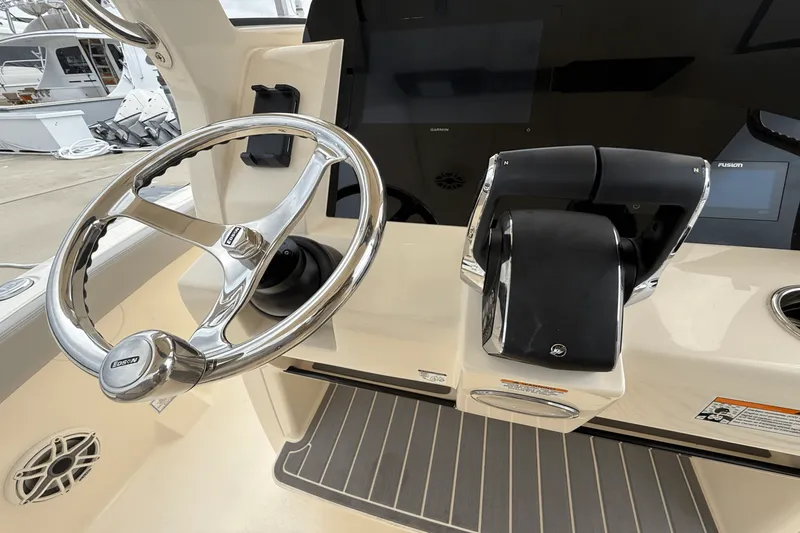 Slide: The Image of Scout 260 LXF 2025 - 14