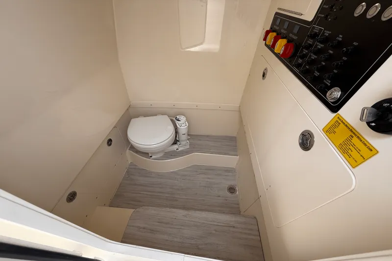 Slide: The Image of Scout 260 LXF 2025 - 17