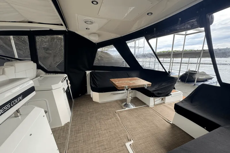 Slide: The Image of Cruisers 390 EXPRESS COUPE 2015 - 26