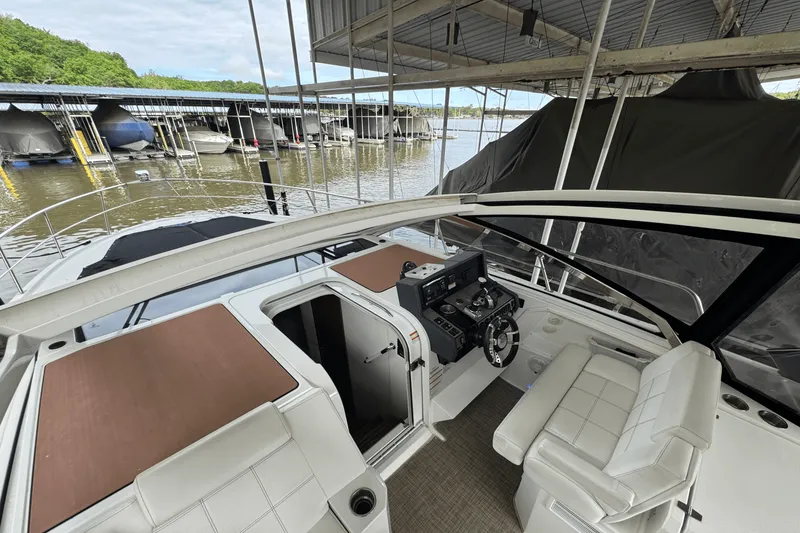 Slide: The Image of Cruisers 390 EXPRESS COUPE 2015 - 30