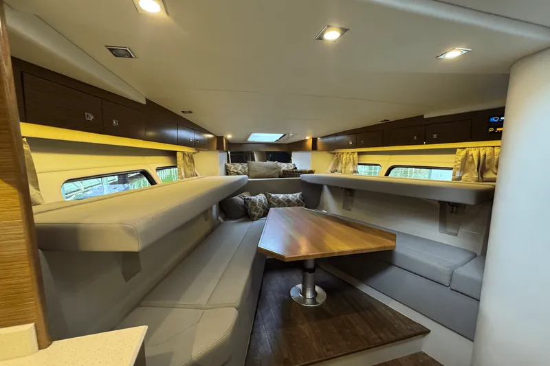 Slide: The Image of Cruisers 390 EXPRESS COUPE 2015 - 41