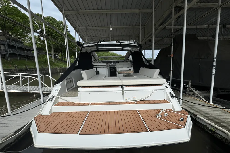 Slide: The Image of Cruisers Yachts 390 EXPRESS COUPE 2015 - 14