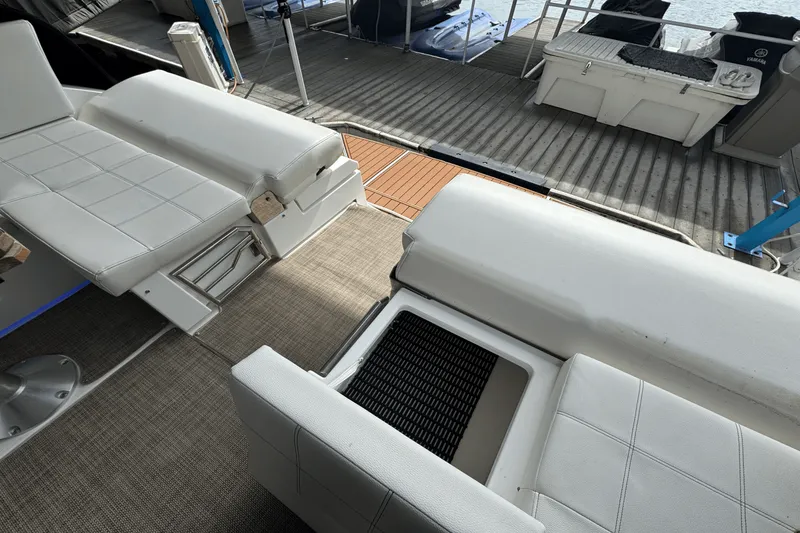 Slide: The Image of Cruisers Yachts 390 EXPRESS COUPE 2015 - 15