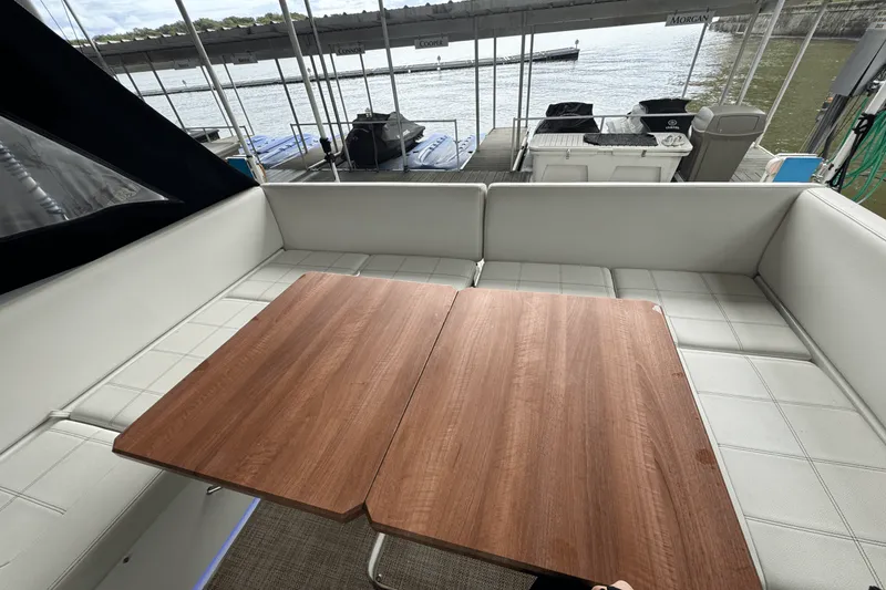 Slide: The Image of Cruisers Yachts 390 EXPRESS COUPE 2015 - 17