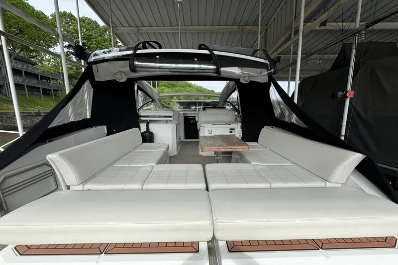Slide: The Image of Cruisers Yachts 390 EXPRESS COUPE 2015 - 18
