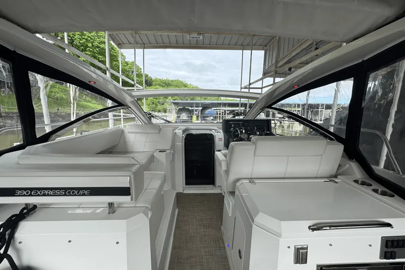 Slide: The Image of Cruisers Yachts 390 EXPRESS COUPE 2015 - 20