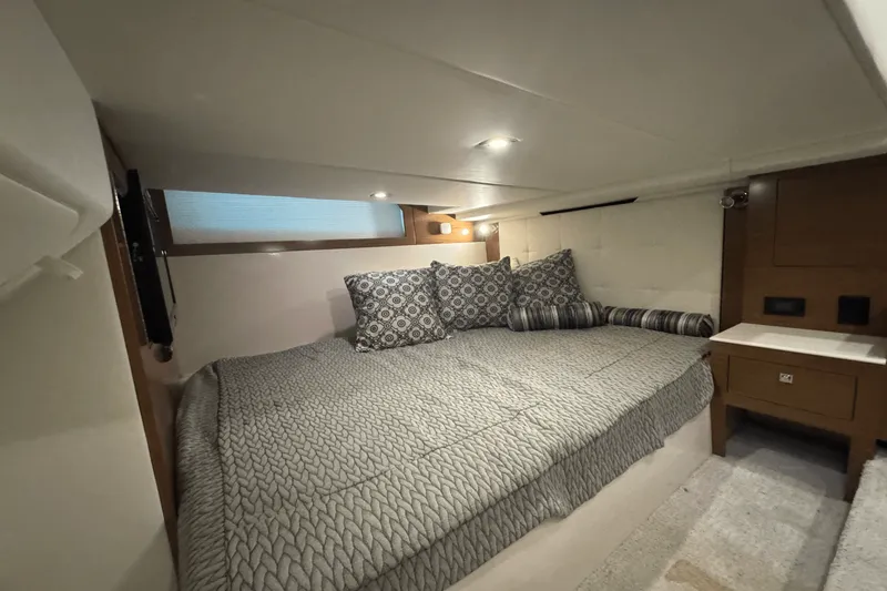 Slide: The Image of Cruisers Yachts 390 EXPRESS COUPE 2015 - 31