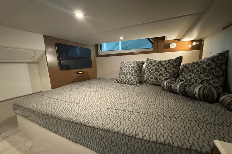 Slide: The Image of Cruisers Yachts 390 EXPRESS COUPE 2015 - 33