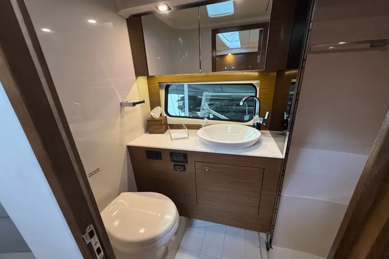 Slide: The Image of Cruisers Yachts 390 EXPRESS COUPE 2015 - 43