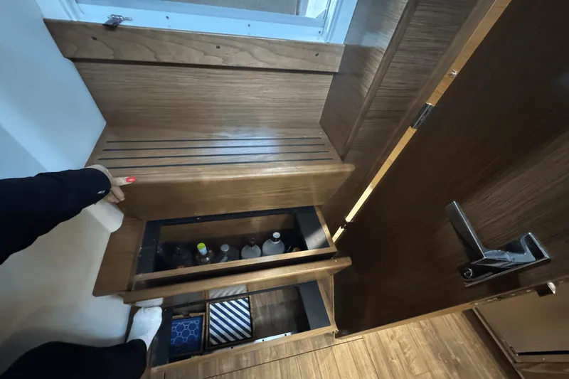 Slide: The Image of Cruisers Yachts 390 EXPRESS COUPE 2015 - 44