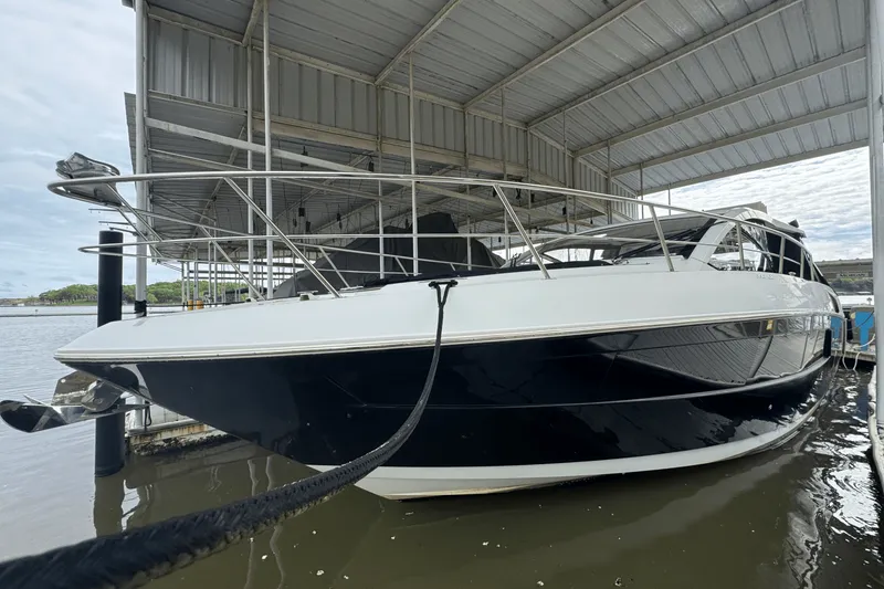 Slide: The Image of Cruisers Yachts 390 EXPRESS COUPE 2015 - 5