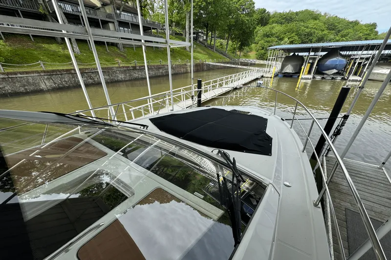 Slide: The Image of Cruisers Yachts 390 EXPRESS COUPE 2015 - 6