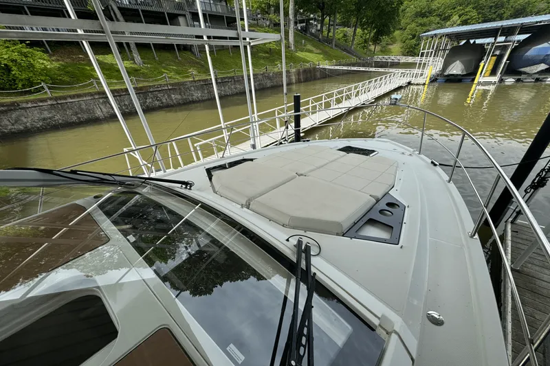 Slide: The Image of Cruisers Yachts 390 EXPRESS COUPE 2015 - 7