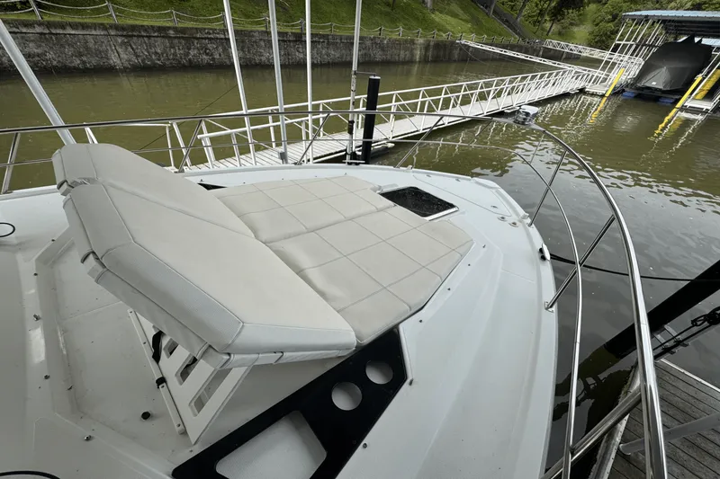 Slide: The Image of Cruisers Yachts 390 EXPRESS COUPE 2015 - 8