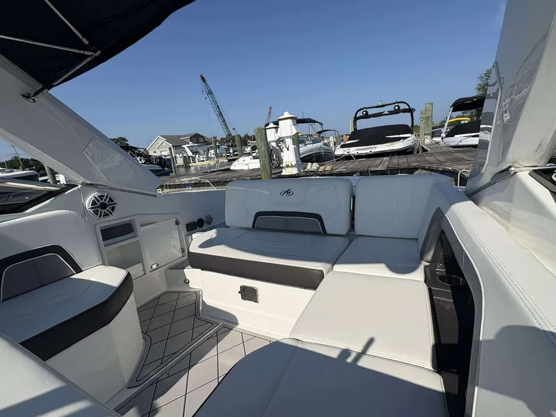 Slide: The Image of Monterey 298SS 2017 - 2
